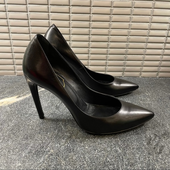 Roger Vivier Black Pumps